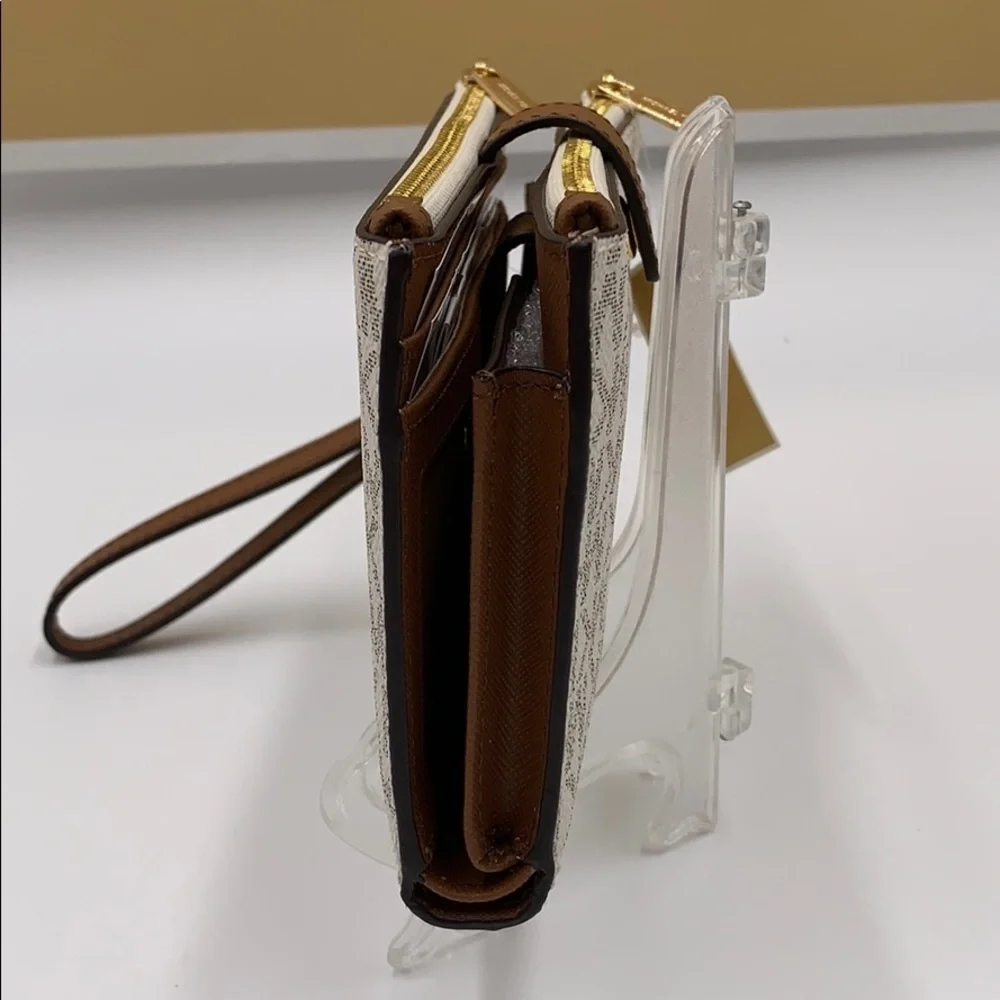 MK Jet Set Travel Double Zip Wrstl Smartphone Case